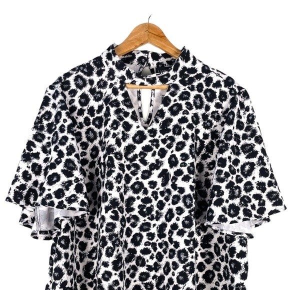 Lane Bryant Leopard Animal Print Keyhole Short Sleeve Top Size 26 NWT - Picture 4 of 9